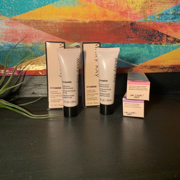 Ivory 3 AntiAging Luminous/Matte liquid foundation
